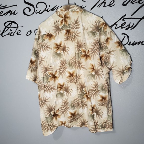 Pierre Cardin Tan and Brown Tropical Floral Short Sleeve Button Down, 2X - Picture 3 of 3